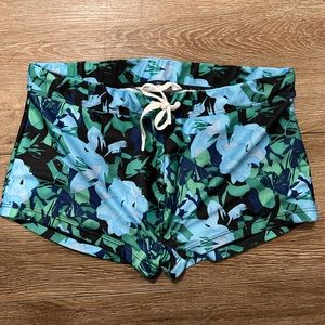 Men’s 2XIST Square Cut Swim Trunk Large in Blue Floral